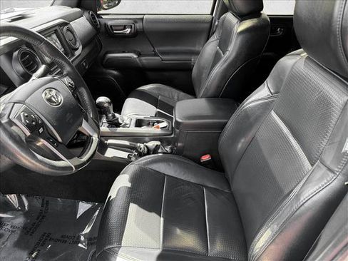 Certified 2019 Toyota Tacoma TRD Off-Road AWD/4WD image 10