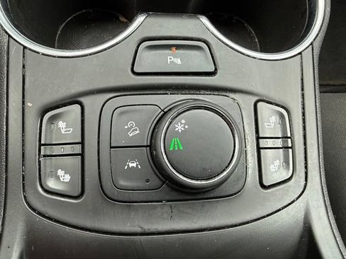 Used 2023 GMC Terrain SLT w/ Infotainment Package II FWD image 15