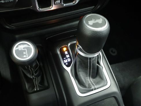 Used 2021 Jeep Wrangler Unlimited Sahara AWD/4WD image 31
