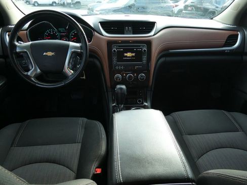 Used 2017 Chevrolet Traverse LT w/ Style and Technology Package image 21