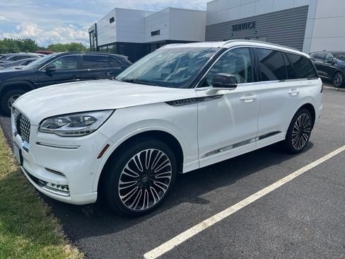 Used 2023 Lincoln Aviator Black Label w/ Class IV Trailer Tow Package AWD/4WD image 1