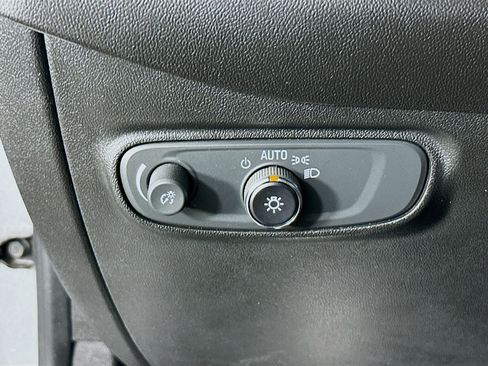 Used 2020 Chevrolet Equinox LS FWD image 16
