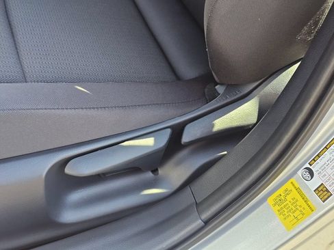 Used 2027 Toyota Prius LE FWD image 22