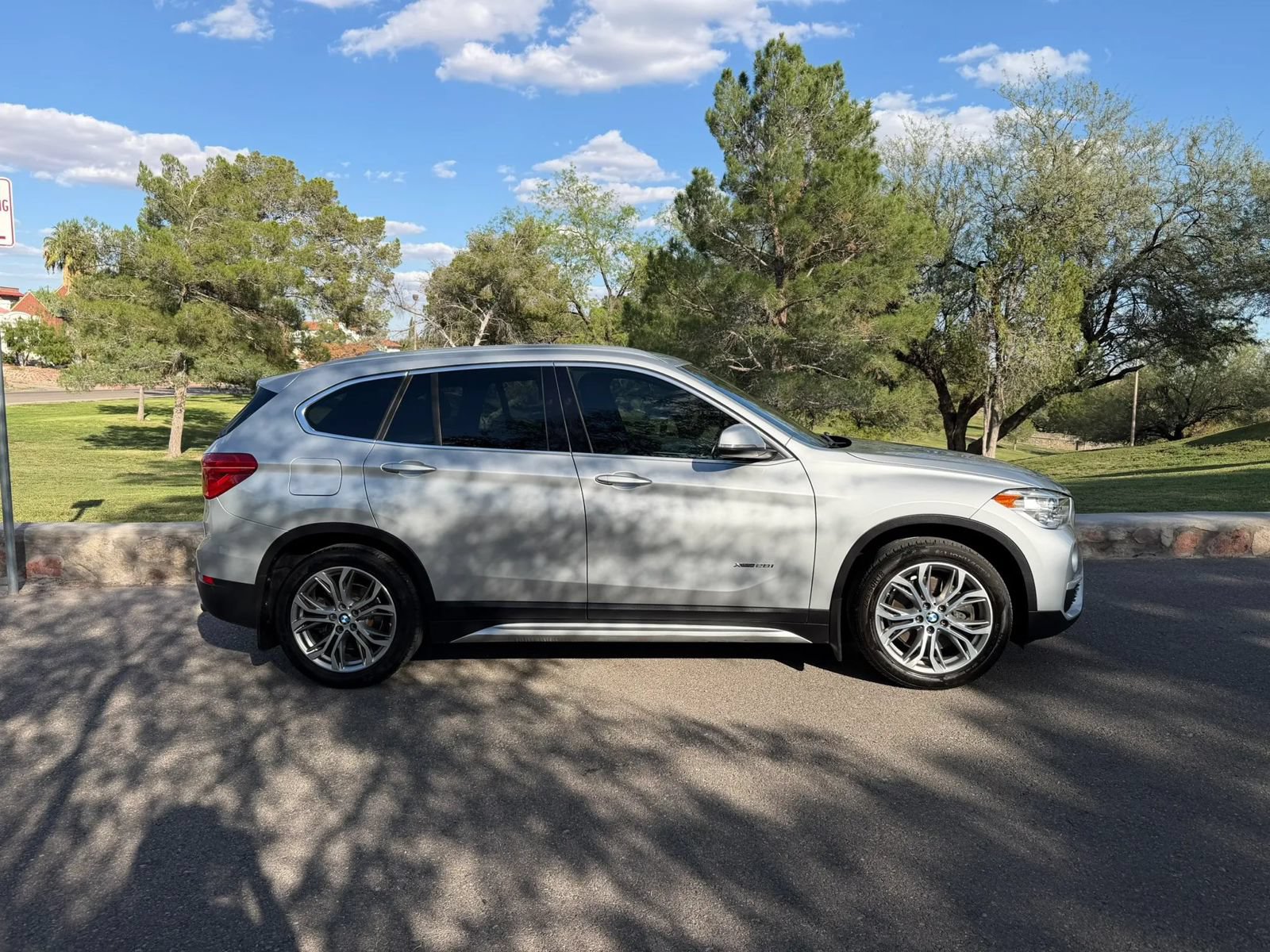 Used 2017 BMW X1 xDrive28i AWD/4WD image 6