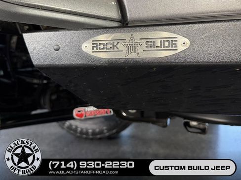 Used 2025 Jeep Wrangler Unlimited Rubicon AWD/4WD image 9