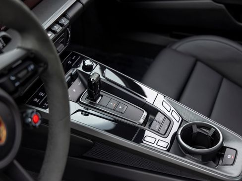 Certified 2025 Porsche 911 Carrera RWD image 40