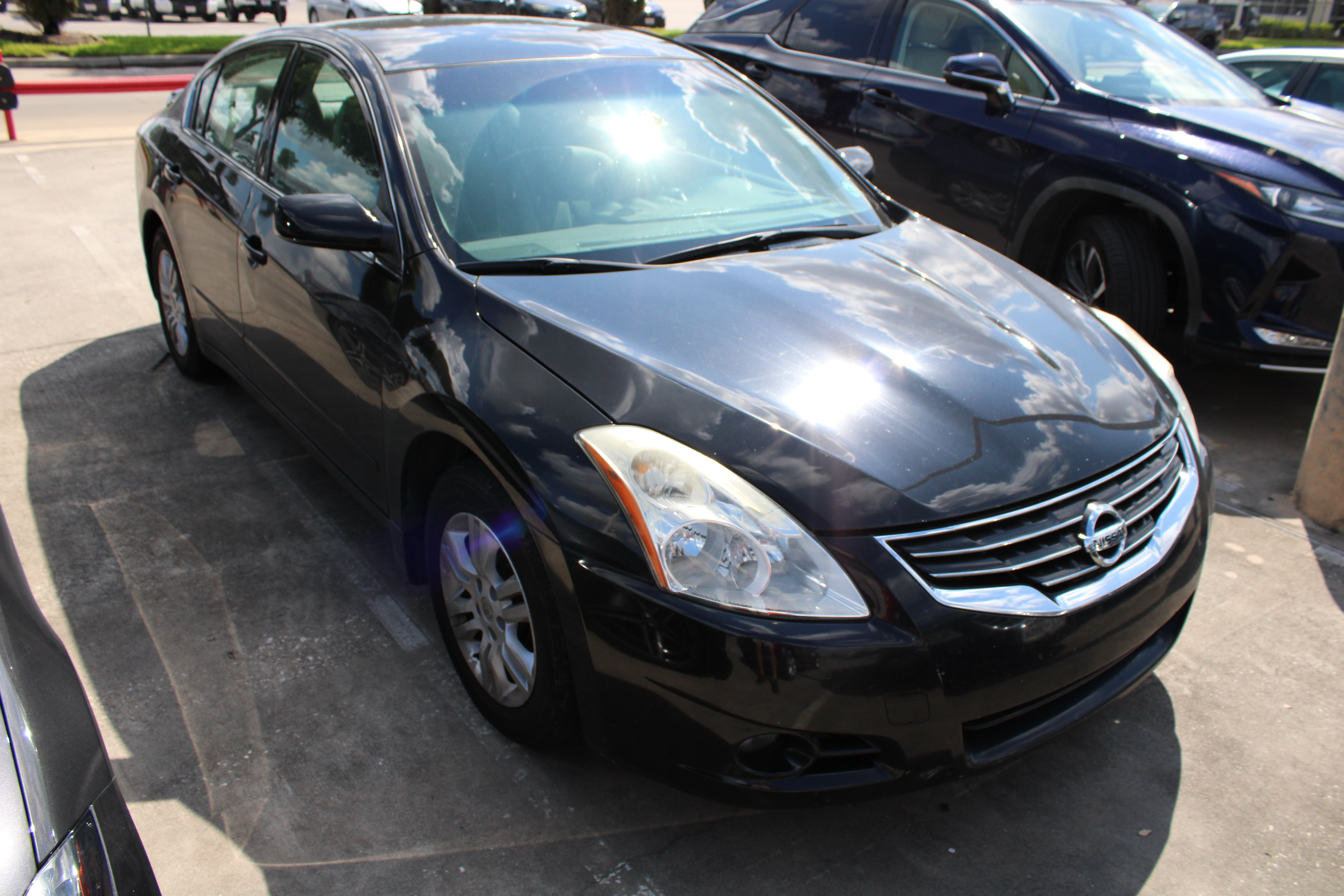 Used 2012 Nissan Altima 2.5 S w/ 20th Anniversary Pkg FWD image 2