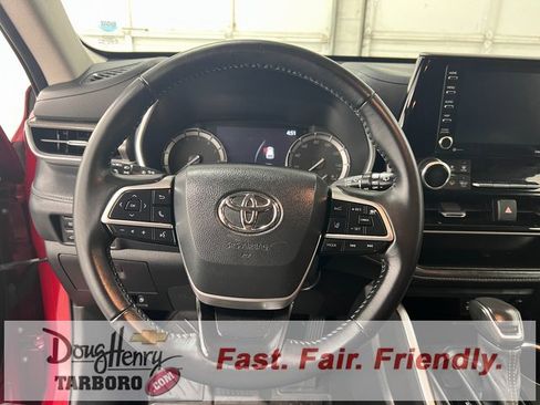 Used 2022 Toyota Highlander XLE image 47