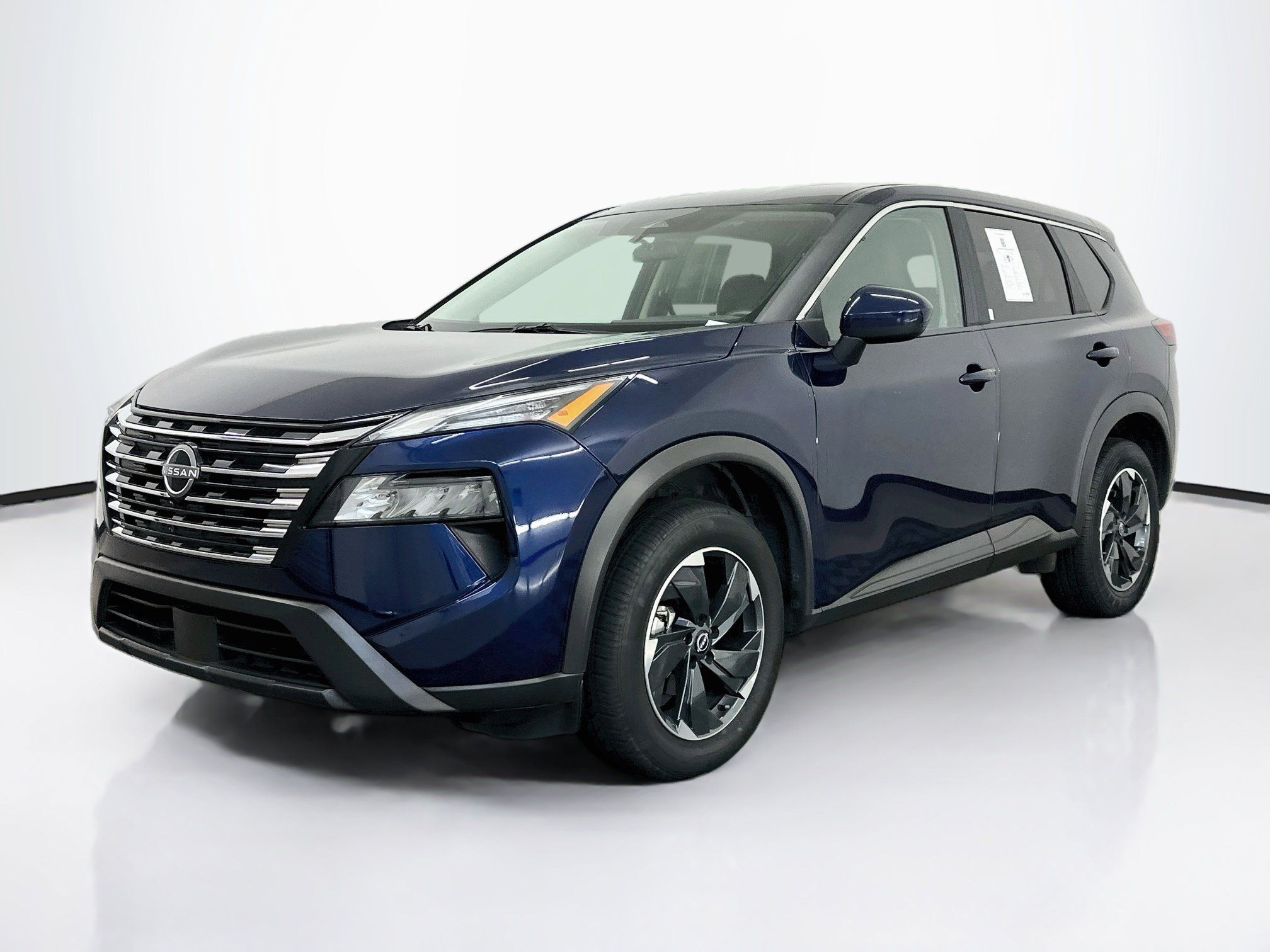 Used 2025 Nissan Rogue SV AWD/4WD image 3