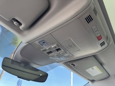 Used 2022 Volkswagen Taos SEL w/ Panoramic Sunroof Package image 30