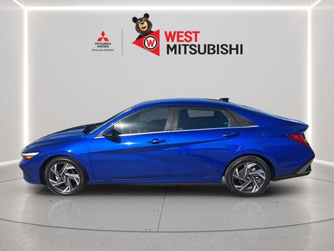 Used 2025 Hyundai Elantra Limited FWD image 3