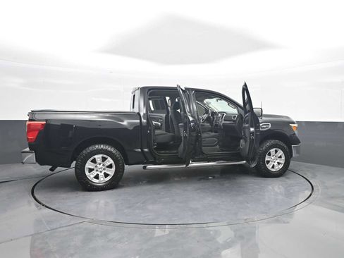 Used 2017 Nissan Titan SV AWD/4WD image 44