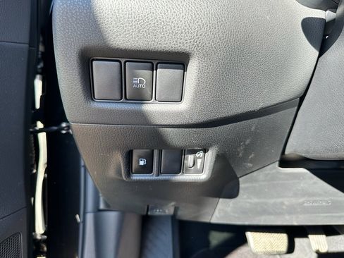 Used 2021 Toyota C-HR XLE image 21