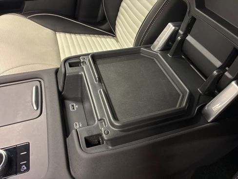 Certified 2024 Land Rover Discovery Dynamic SE image 26