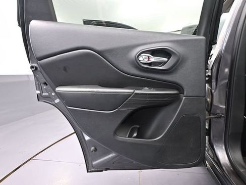 Used 2015 Jeep Cherokee Limited w/ Luxury Group AWD/4WD image 39