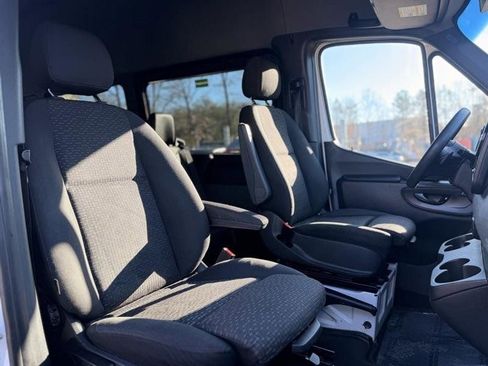 Used 2019 Mercedes-Benz Sprinter 2500 image 11