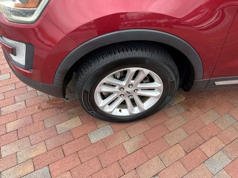Used 2017 Ford Explorer XLT w/ Equipment Group 202A image 10