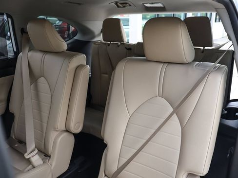 Used 2023 Toyota Highlander XLE FWD image 33
