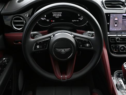 Used 2024 Bentley Bentayga AWD/4WD image 11