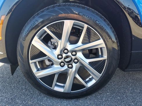 New 2025 Cadillac Optiq Luxury 2 image 9