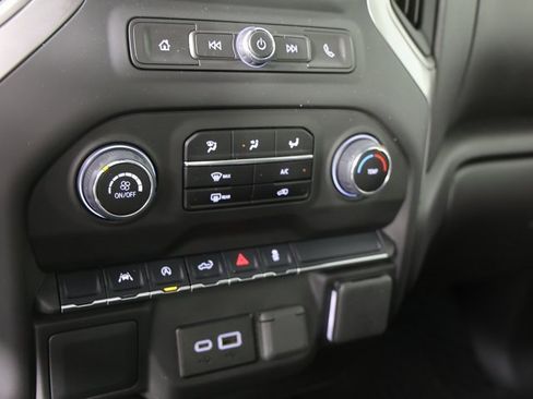 Used 2025 Chevrolet Silverado 1500 Custom image 14