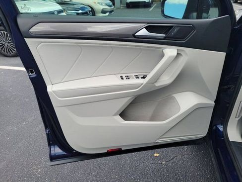 Certified 2023 Volkswagen Tiguan SE w/ Panoramic Sunroof Package FWD image 16