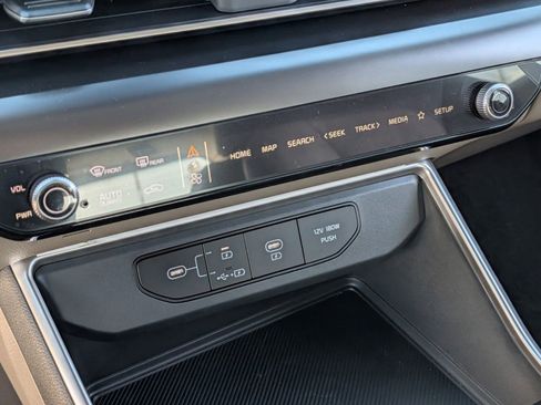 Used 2026 Kia Carnival image 6