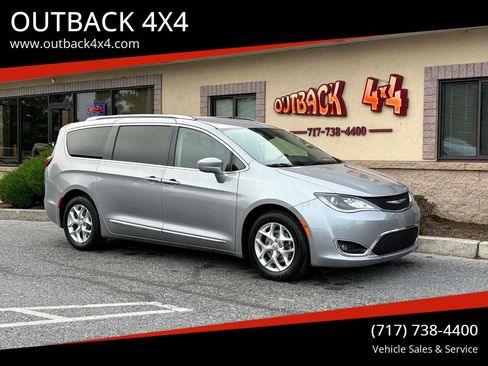 Used 2020 Chrysler Pacifica Touring-L w/ Tire & Wheel Group image 1
