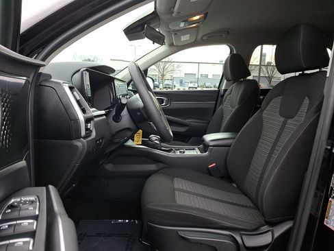 Used 2023 Kia Sorento LX image 13
