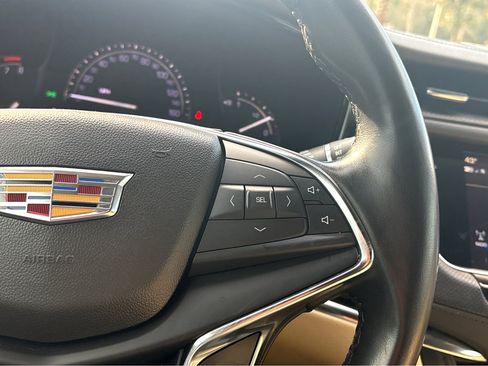 Used 2019 Cadillac XT5 FWD image 15