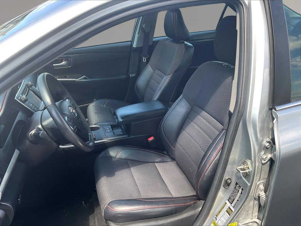 Used 2017 Toyota Camry SE w/ Moonroof Package FWD image 21