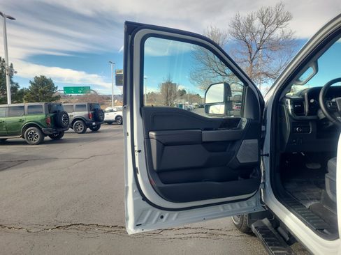 Certified 2025 Ford F350 Lariat w/ Black Appearance Package image 14