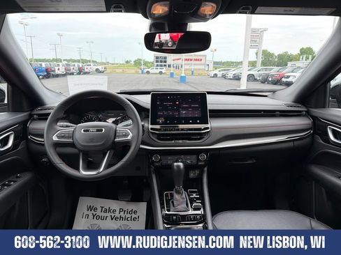 Used 2025 Jeep Compass Trailhawk AWD/4WD image 12