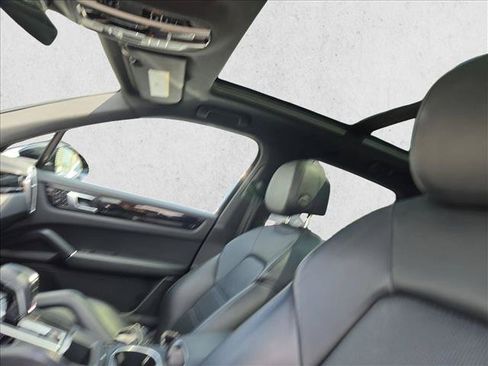 Used 2021 Porsche Cayenne AWD/4WD image 13
