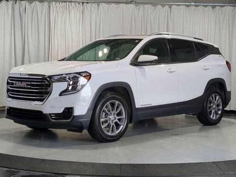 Used 2023 GMC Terrain SLT w/ Tech Package AWD/4WD image 4
