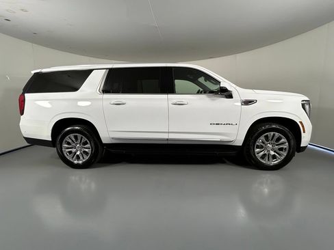 Used 2025 GMC Yukon XL Denali AWD/4WD image 8