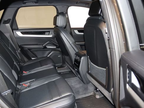 Used 2024 Porsche Cayenne image 74