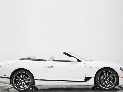 Used 2022 Bentley Continental GT image 2
