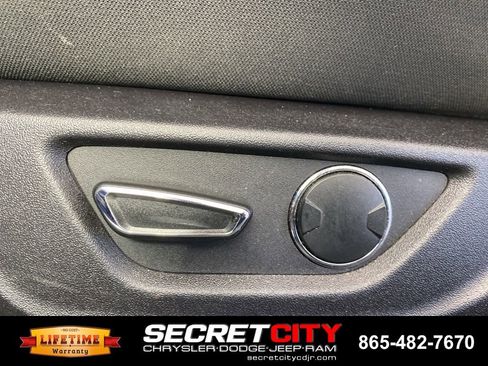 Used 2017 Ford Mustang Coupe RWD image 13