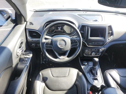 Used 2019 Jeep Cherokee Latitude Plus w/ Comfort/Convenience Group AWD/4WD image 27