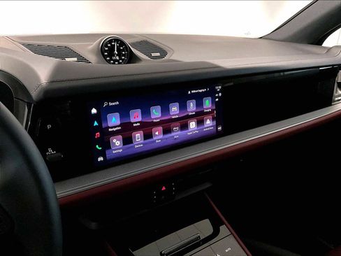 Used 2026 Porsche Cayenne S image 19