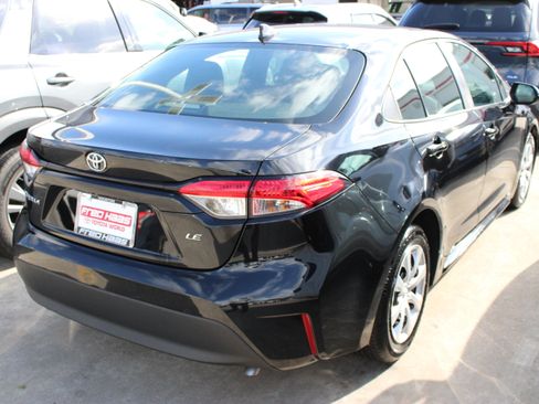 Used 2026 Toyota Corolla LE FWD image 11