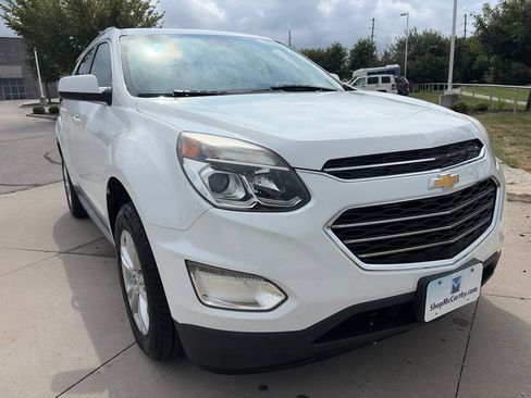 Used 2017 Chevrolet Equinox LT w/ Convenience Package FWD image 2