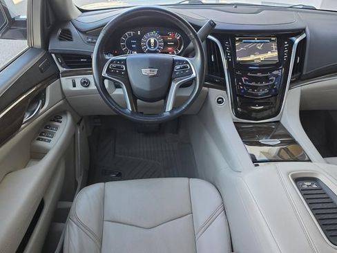 Used 2019 Cadillac Escalade Luxury RWD image 13