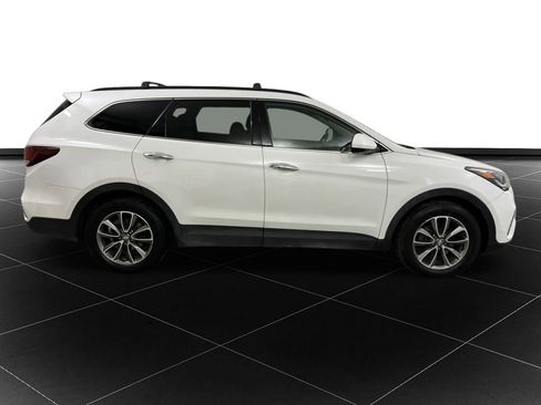 Used 2017 Hyundai Santa Fe SE image 6