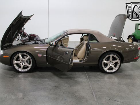 Used 2001 Jaguar XK8 Convertible image 7