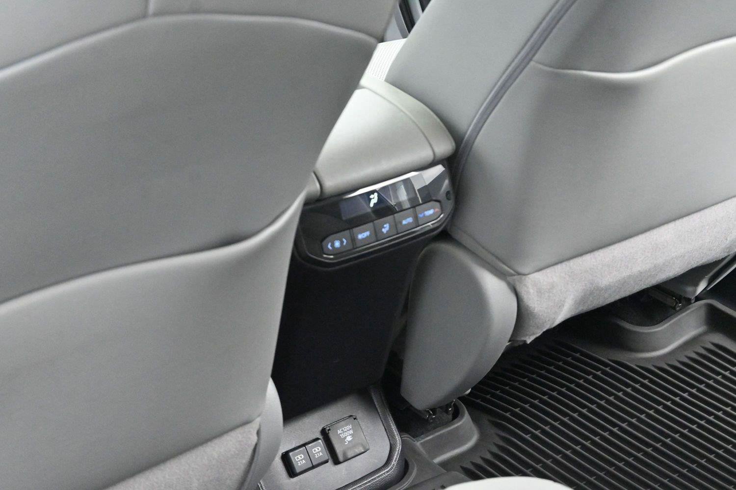 Used 2021 Toyota Highlander Limited FWD image 33