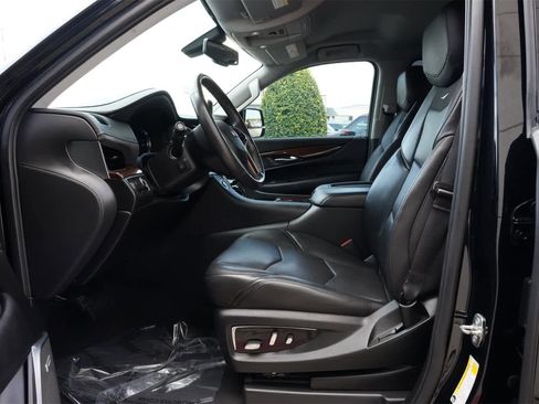 Used 2020 Cadillac Escalade 2WD image 17