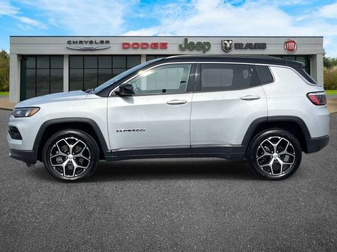 Used 2024 Jeep Compass Limited AWD/4WD image 8