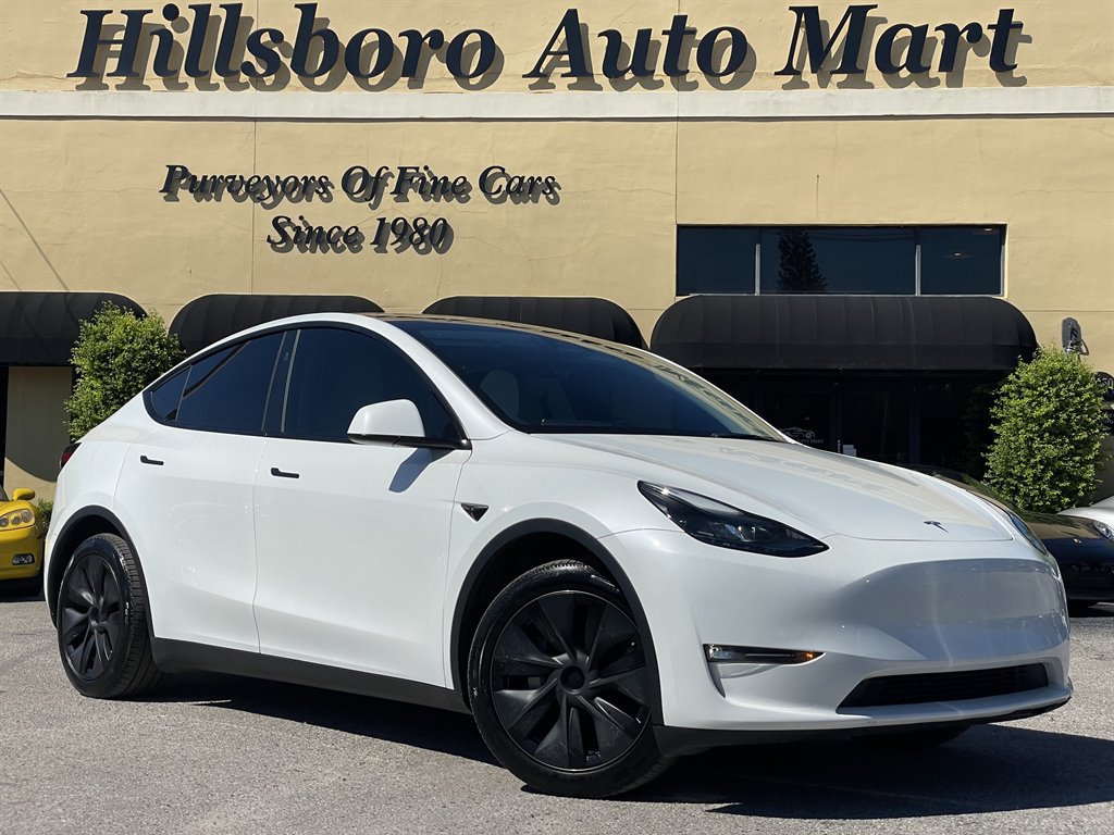 Used 2024 Tesla Model Y Long Range AWD/4WD image 1